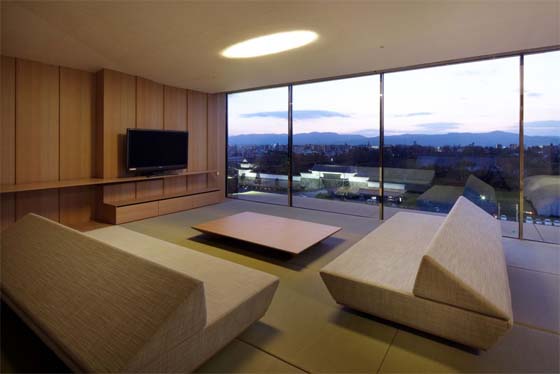 Modern-Japanese-living-room-with-sofas