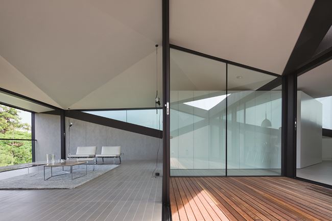 dynamic-geometry-in-contemporary-architecture-interior-design