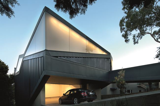 dynamic-geometry-in-contemporary-architecture-pitched-roof-house