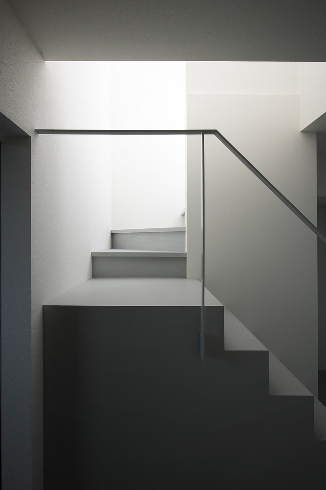 Strong-minimalist-staircase-interior