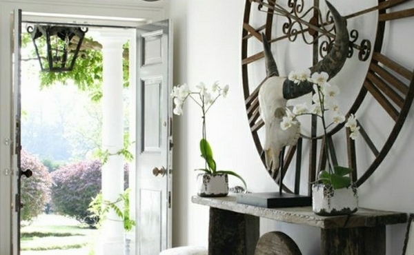 Vestibule-decoration-ideas-console-table-wrought-iron-clock