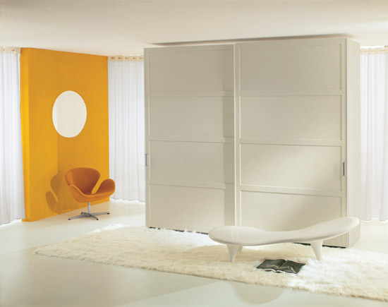 Beautiful-White-Wardrobes-by-Yoshida-of-EmmeBi