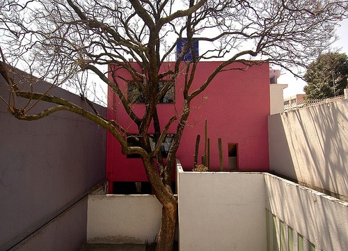 Minimalist-Architect-Luis-Barragan-Casa-Gilardi.jpg