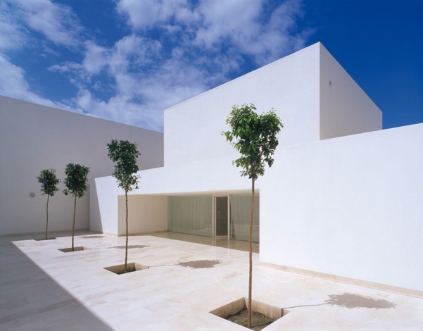 Minimalist-Architecture-House-Design