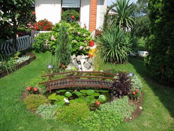 beautiful-small-garden-ideas mini pond bridge