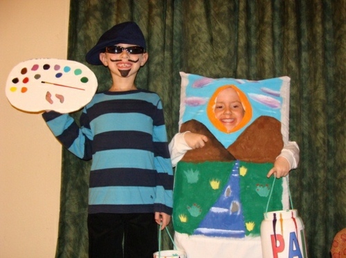  Kindergarten celebration Funny Costumes painter picture