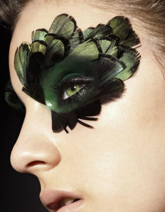 Halloween costumes ideas make up green feather 