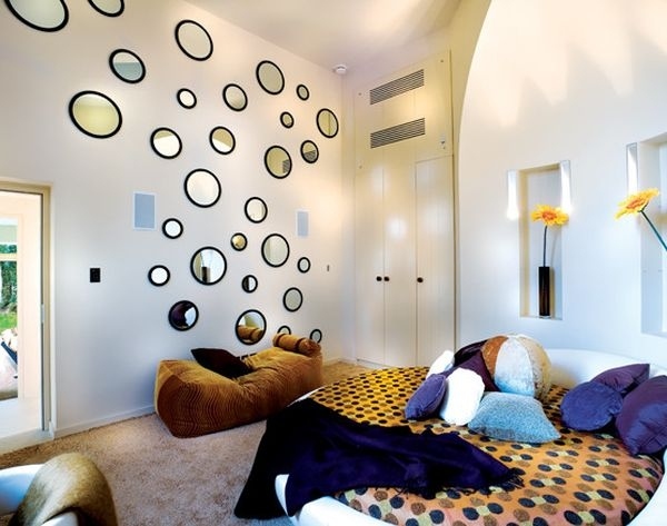 Wall decoration mirrors colourful pillows