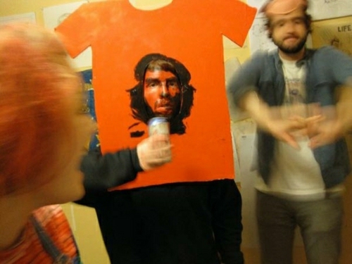 bizarre Che Guevara shirt cardboard 