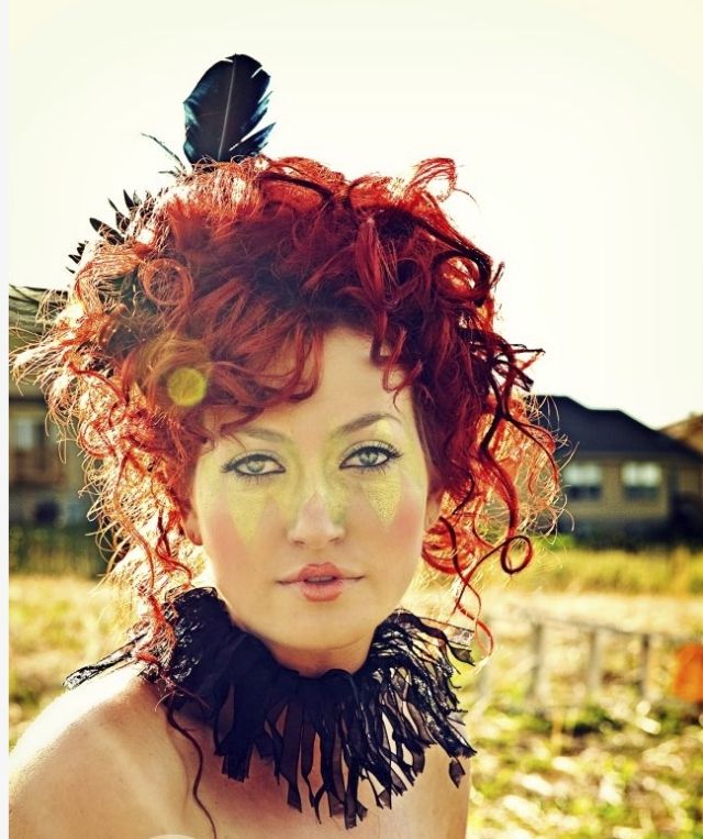 halloween woman hair ideas red black feather 