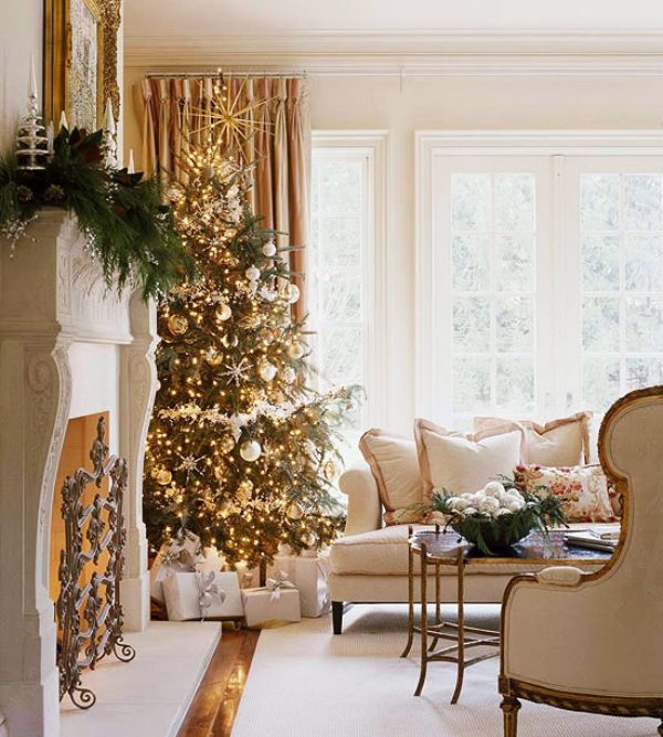 Christmas living room decoration ideas tree in golden and green