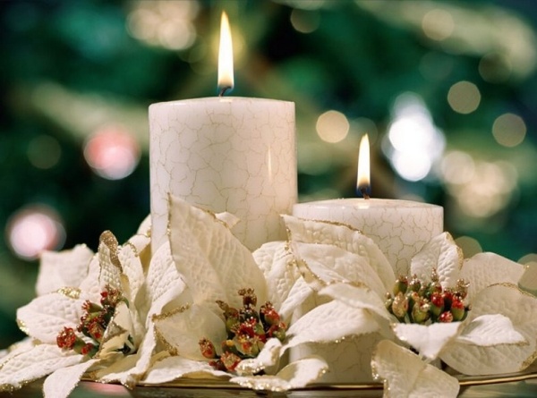 Christmas table centerpiece green white poinsettia