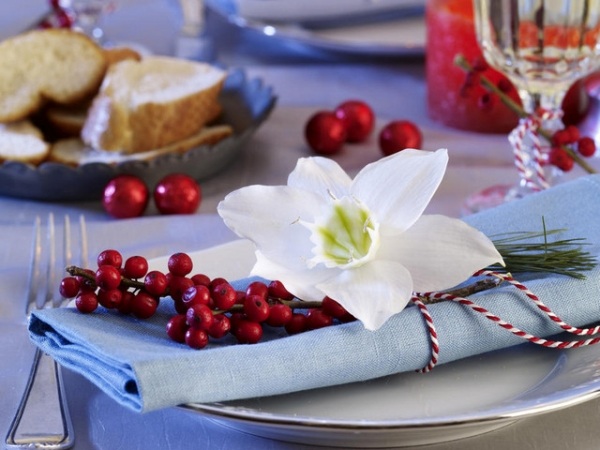 Christmas table decoration flowers and berries