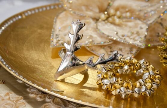 Christmas- table decorations-gold-silver-accent