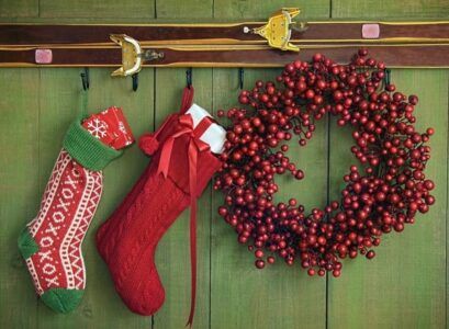 Christmas- wall- decoration- ideas-stockings-and-wreath