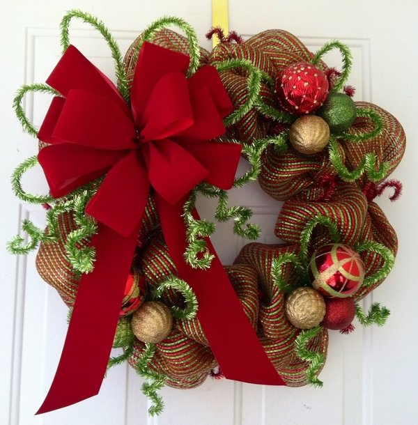 Christmas wreath decorating ideas stylish red ribbon christmas balls