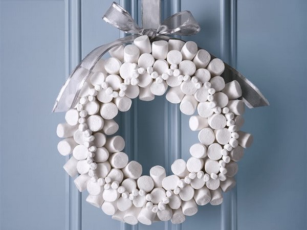 Christmas wreath design creative DIY christmas wreath ideas marshmallow