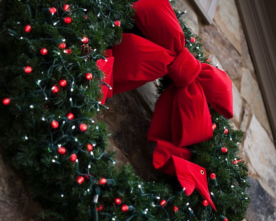 Christmas wreaths decorating ideas huge red ribbon