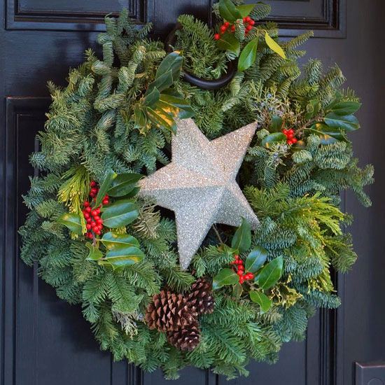 Easy Christmas crafts ideas star on wreath