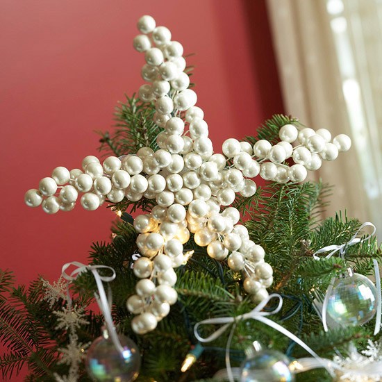 DIY Easy Christmas tree topper ideas a star of pearls