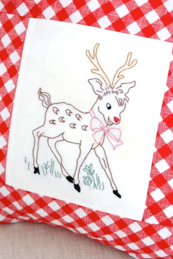 DIY christmas gift ideas reindeer embroidery pillow pattern
