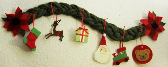 Easy Christmas garland decoration of old sweater