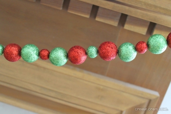 Easy Christmas garland red and green balls