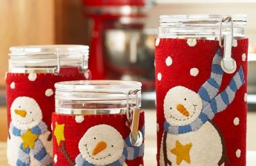 Easy-Christmas-holiday-crafts-felt-snowmen-Canister