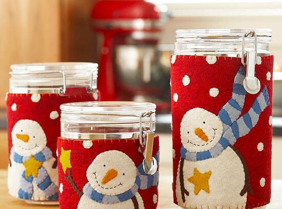Easy-Christmas-holiday-crafts-felt-snowmen-Canister