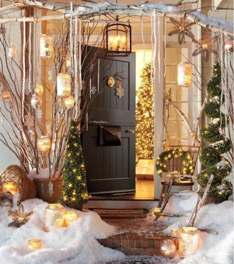 Glittering front door holiday light