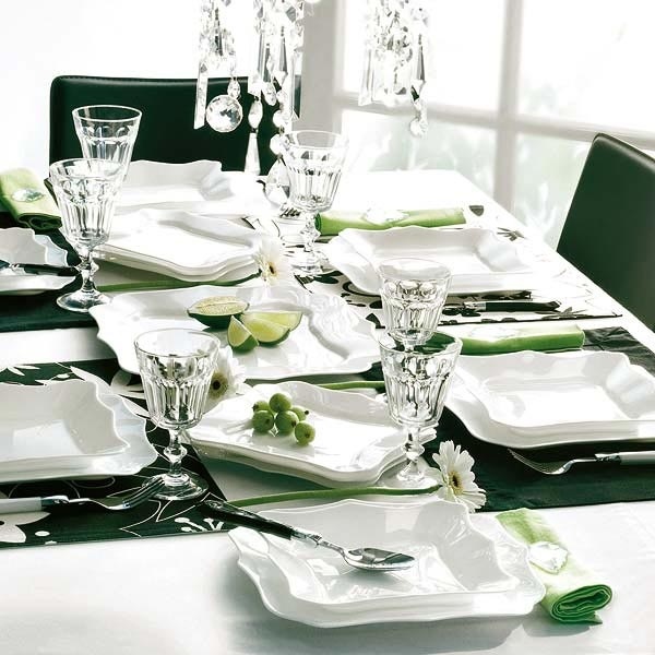 festive Christmas Dinner Table setting