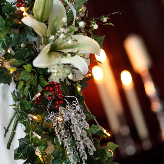  flower decoration lights and berries