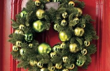 Lavish-front-door-christmas-wreath