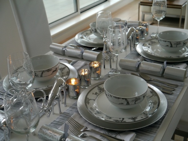 Magnificent silver setting table decoration Christmas