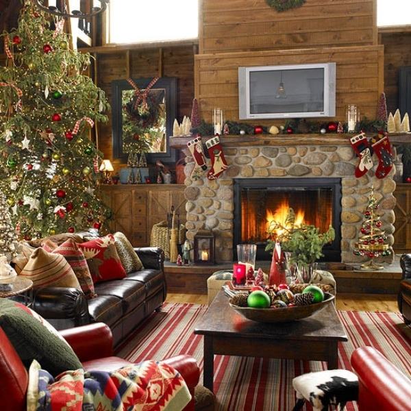 Mantel-Christmas-decorations-ideas-balanced-stockings