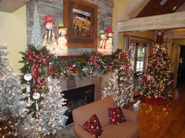 Mantel-Christmas-decorations-ideas-garland snowmen 