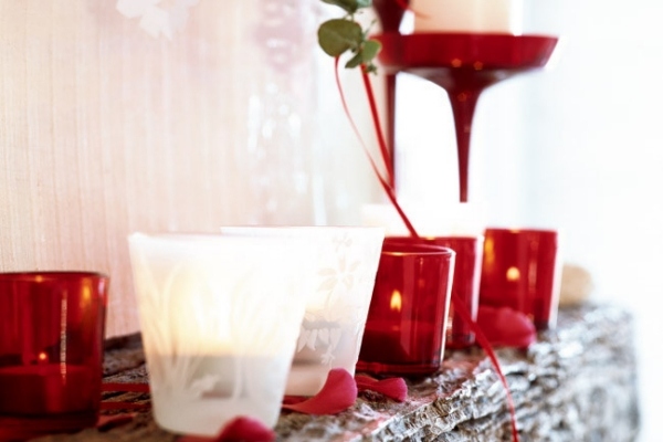 Christmas decorating ideas candles red glass