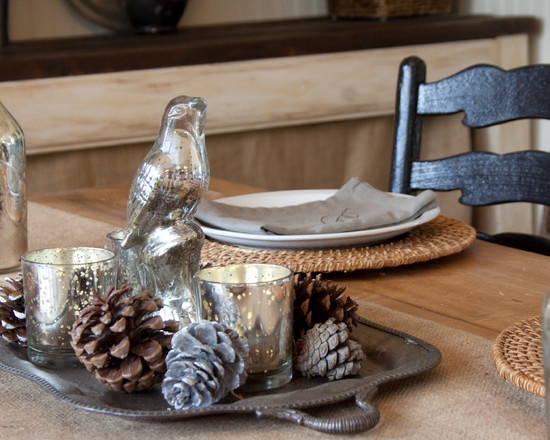 Serving tray with pine cones and christmas ornaments