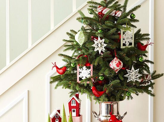 Small-christmas-tree-decoration-entry