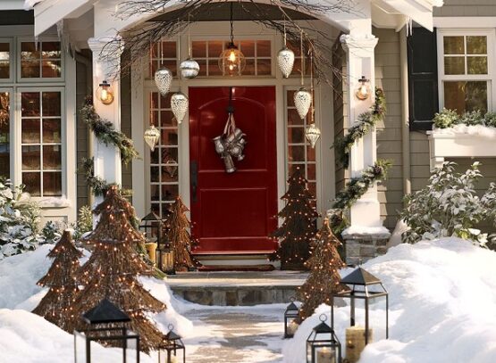 best-outdoor-christmas-decoration-ideas-lanterns-trees-ornaments