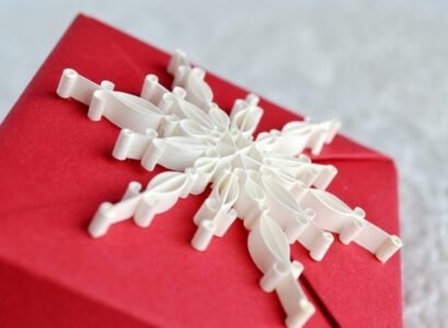 christmas-craft-ideas-white-snowflake-paper-crafts-gift-wrapping-ideas