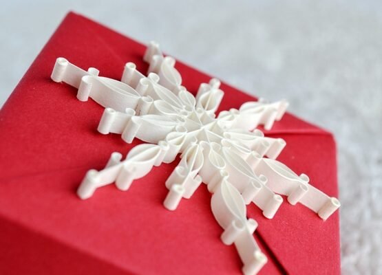 christmas-craft-ideas-white-snowflake-paper-crafts-gift-wrapping-ideas