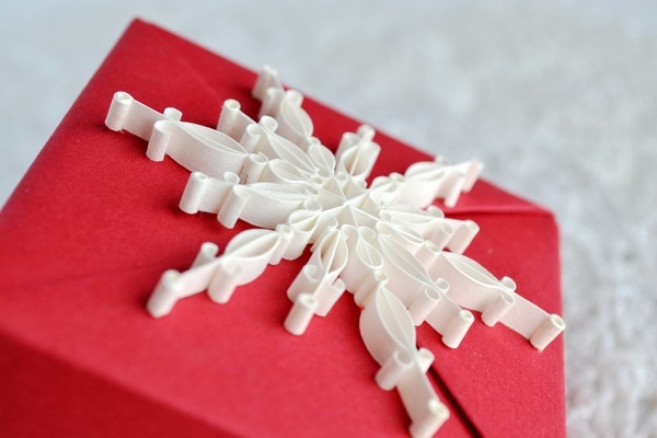christmas-craft-ideas-white-snowflake-paper-crafts-gift-wrapping-ideas