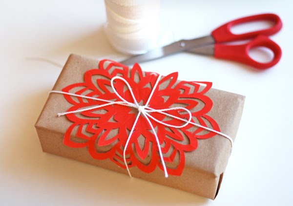 decorating ideas red paper snowflake