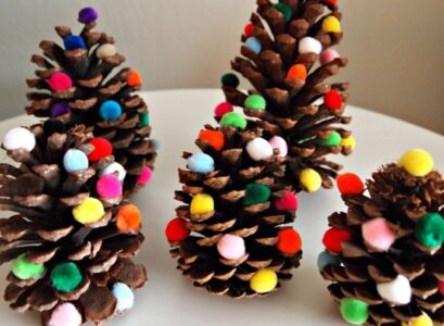 christmas-mantel-decoration-pinecone-trees