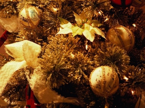 holiday tree ornaments garlands
