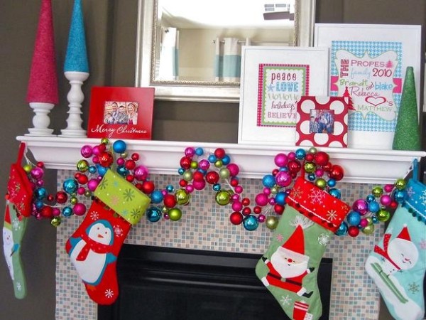 colourful-christmas-mantel-decoration