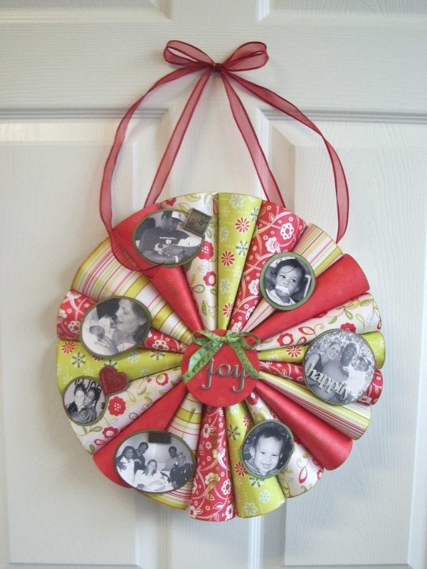 colourful-paper-and-photos-christmas-wreath