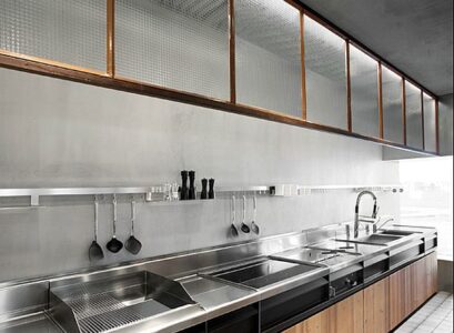 contemporary-kitchen-design-natural-skin-kitchen-Minacciolo-wooden-cabinets-and-stainless-steel