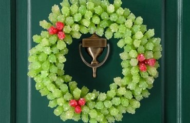 cool-diy-christmas-wreaths-ideas-rock-candy-christmas-wreath